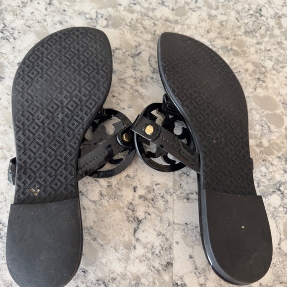 TORY BURCH MILLER SANDALS PATENT BLACK - Picture 3 of 4